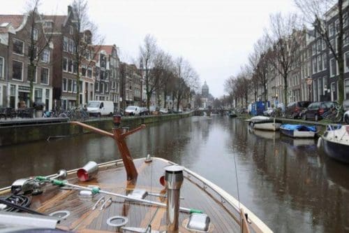 Questa immagine ha l'attributo alt vuoto; il nome del file è amsterdam-scaled.jpg