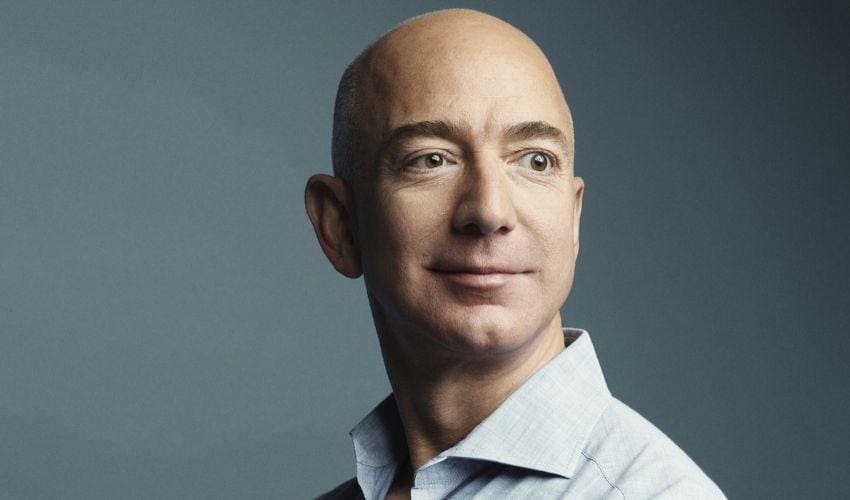 Questa immagine ha l'attributo alt vuoto; il nome del file è jeff-bezos.jpg