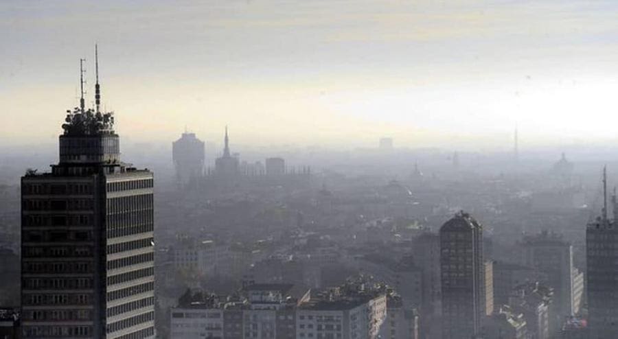 Questa immagine ha l'attributo alt vuoto; il nome del file è smog-nord-italia.jpg