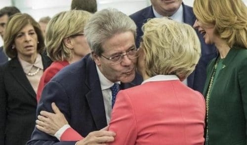 Questa immagine ha l'attributo alt vuoto; il nome del file è Gentiloni-e-Ursula-Von-Der-Leyen-scaled.jpg