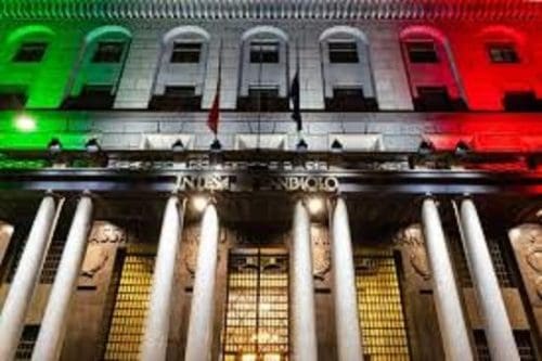 Questa immagine ha l'attributo alt vuoto; il nome del file è intesa-sanpaolo-scaled.jpg