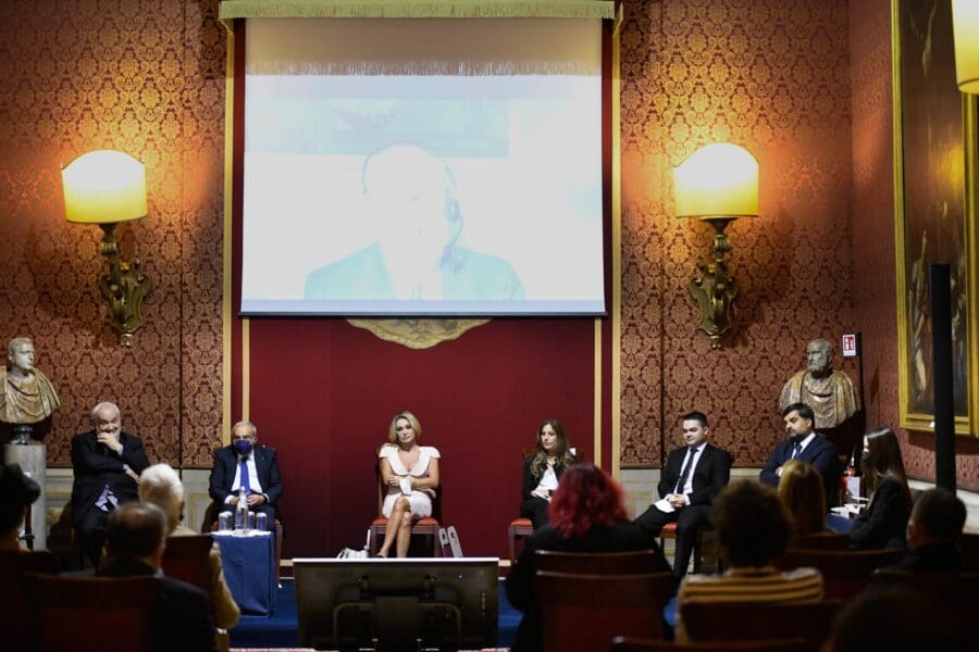 Premio Socrate 2021. Foto Di Maurizio Riccardi. Un Momento Del Collegamento Video Con Francesco Caio