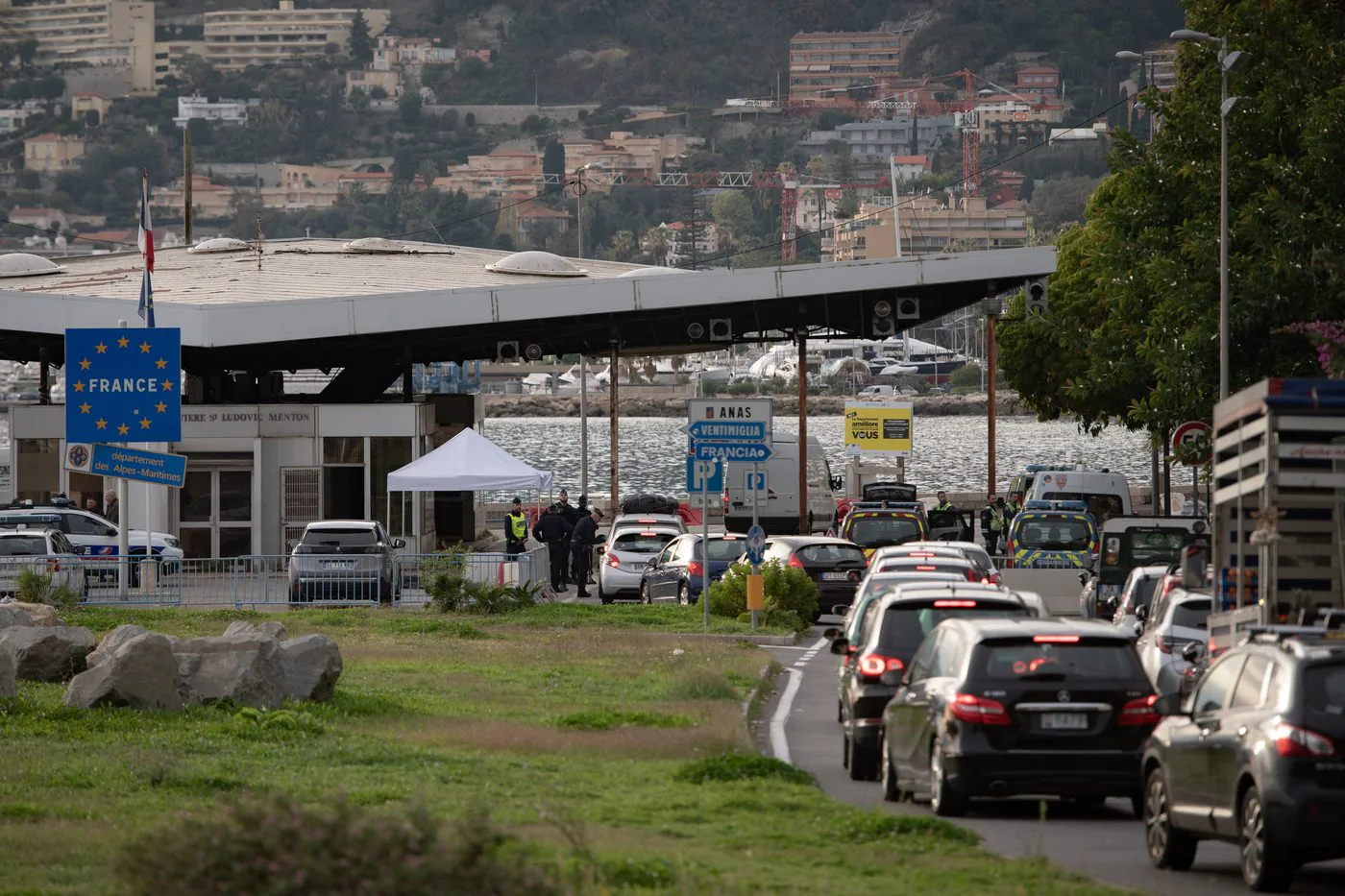 Migranti, la Francia si blinda. A Ventimiglia schierato l’antiterrorismo
