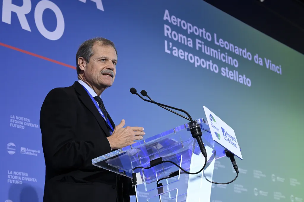 Aeroporti di Roma festeggia 50 anni e lancia il nuovo logo