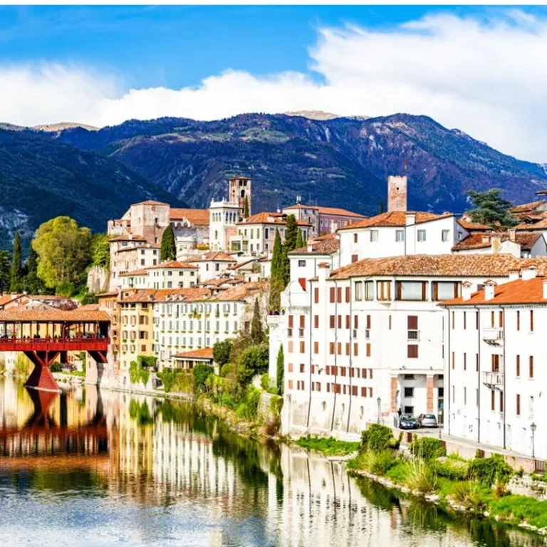 Visitatori ubriachi, affitti alle stelle: l’inferno di vivere nelle località turistiche europee