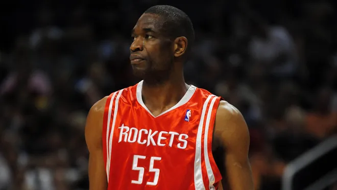 Addio a Dikembe Mutombo, leggenda NBA e campione di solidarietà