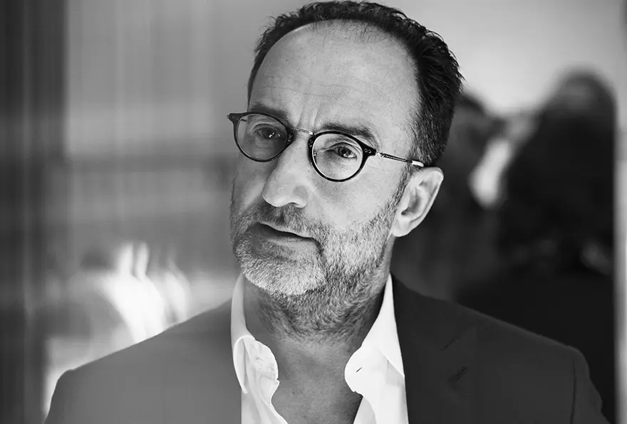 Kering Eyewear rafforza la leadership con le acquisizioni di Visard e Mistral