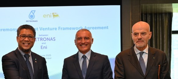 Eni e PETRONAS insieme per l’energia in Asia: nasce il colosso energetico da 3 mld di barili
